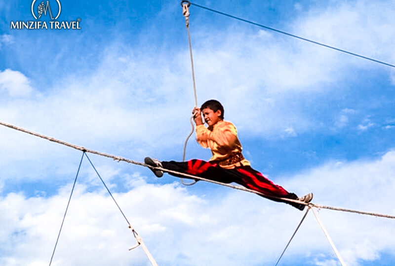Presentation of the rope-walkers - darbozov. Traditions of Uzbekistan.